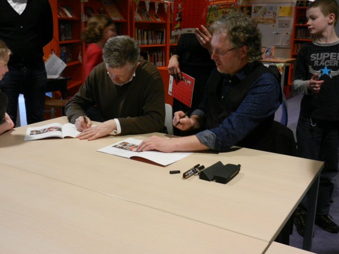 Van Gucht en Morjaeu signeren