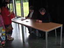 Morjaeu en Van Gucht signeren